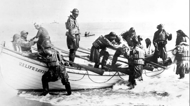 Lifesaving crew lands survivors of a wreck (USCG illustration)