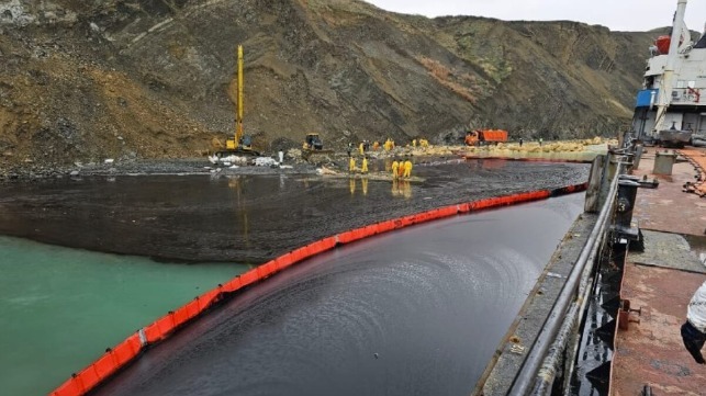 The tanker Volgoneft-239 remains aground near Anapa, and efforts are under way to pump out the rest of its cargo (Russian Ministry of Natural Resources)