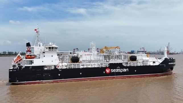 LNG bunker vessel